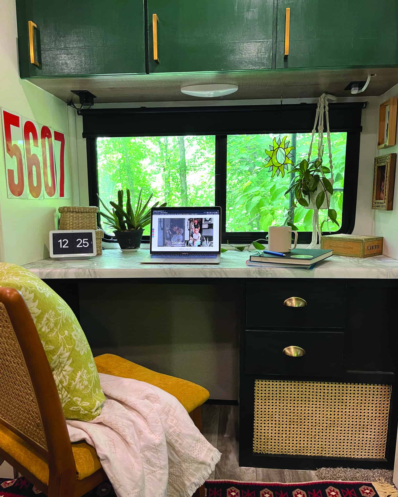 13 Workspaces to Inspire Digital Nomads: Mobile Office Van & RV ...