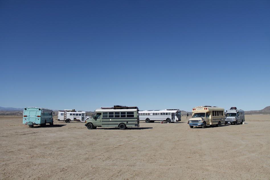 Cat (@stu_the_bus) boondocks with friends on public lands