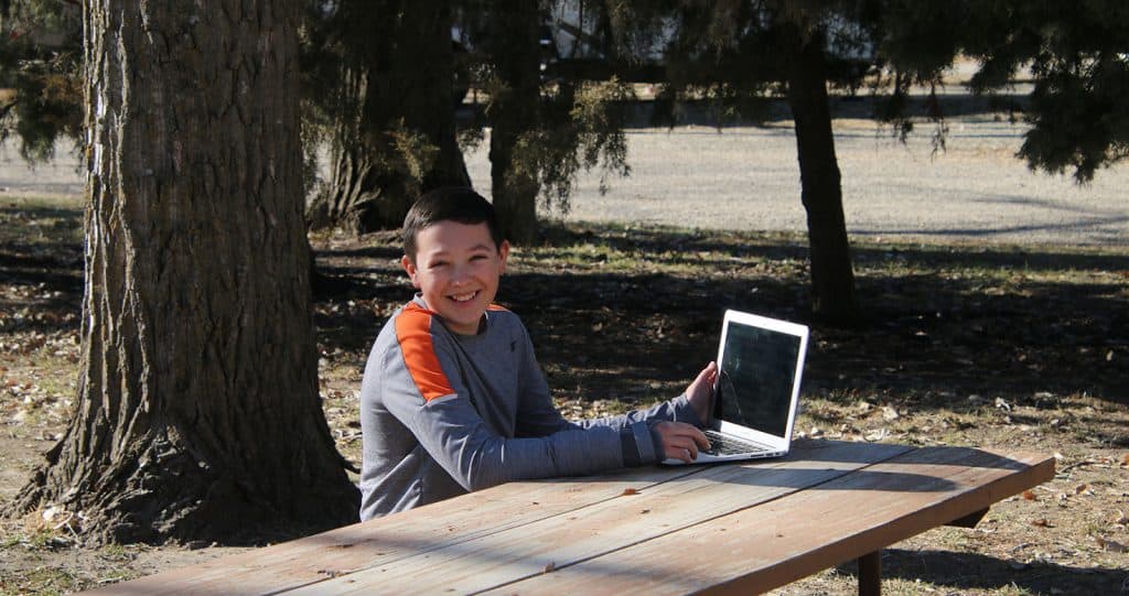 Peter and Leslie Stranathan (@elementaryexplorers) use an RV hotspot to homeschool their kids
